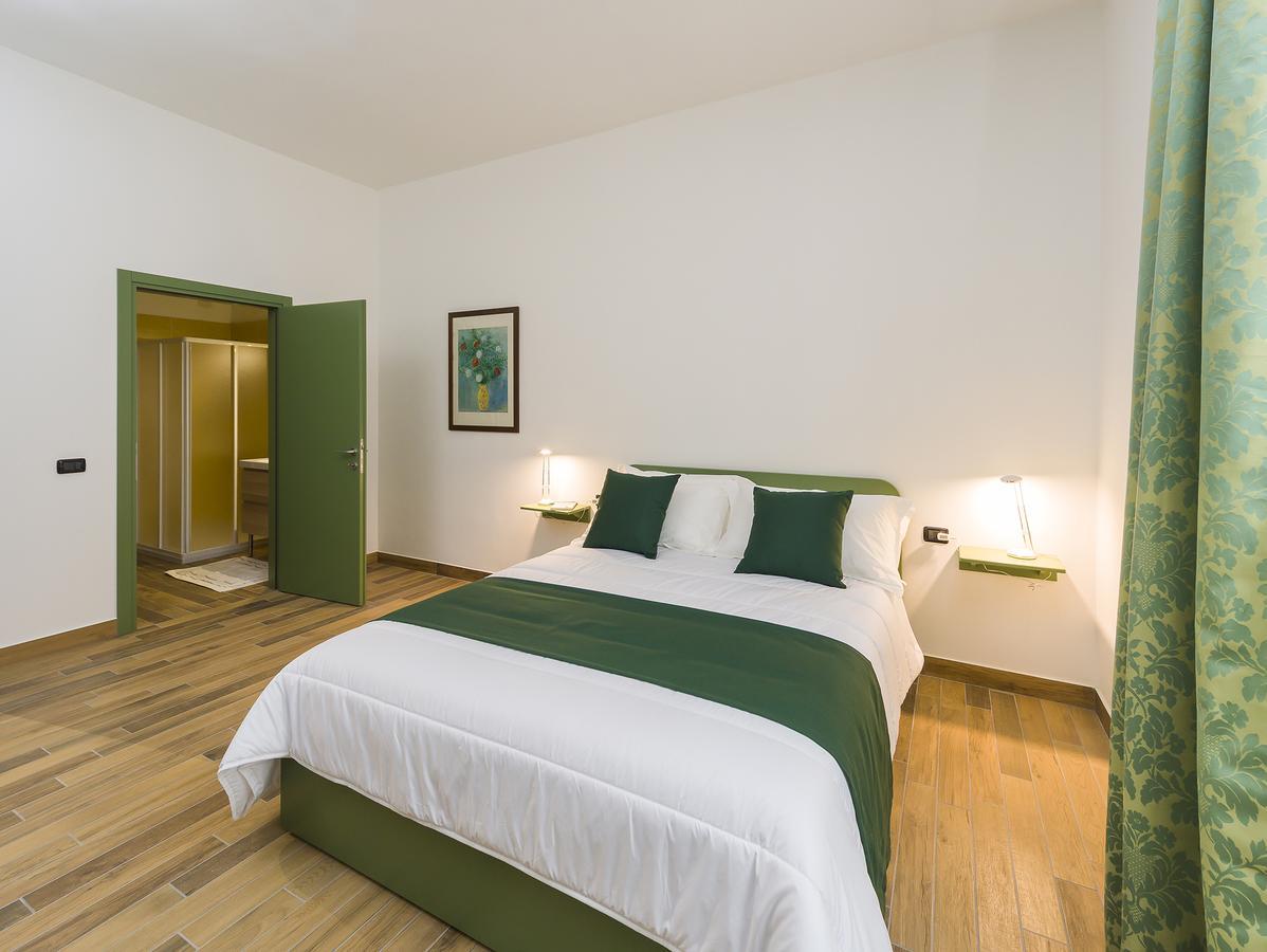 ホテル La Nostra Casa In Centro レッコ エクステリア 写真